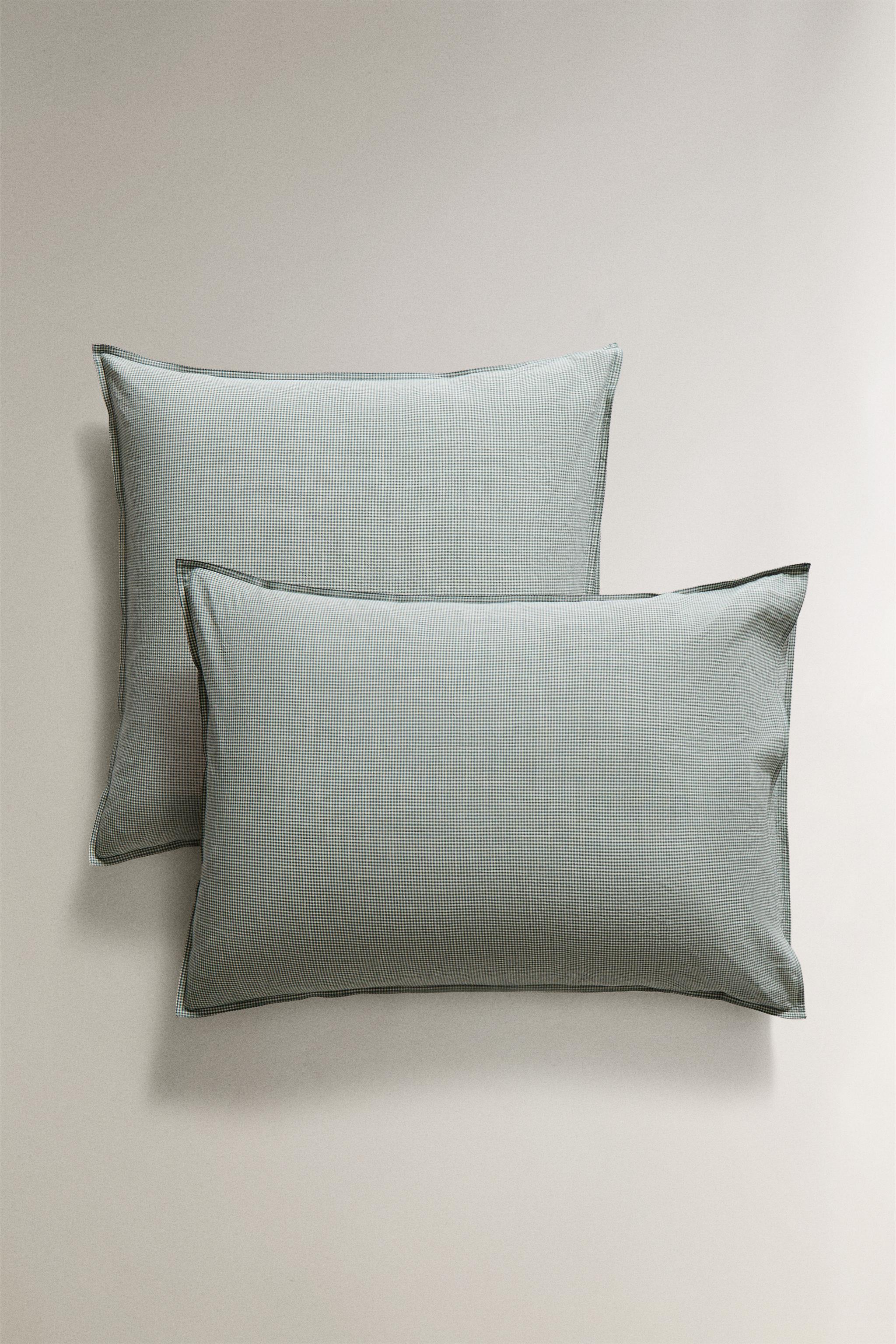 CHILDREN’S GINGHAM PILLOWCASE